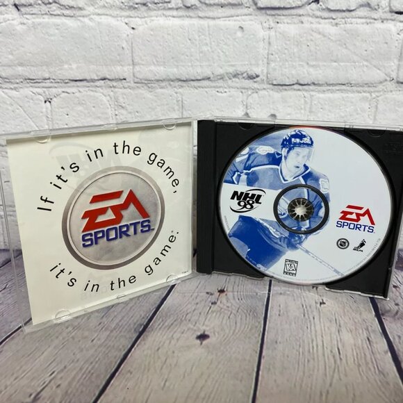 NHL 98 PC Game CD Rom Windows 95 - Disc is Like New Condition - Cracked Case - Picture 5 of 6